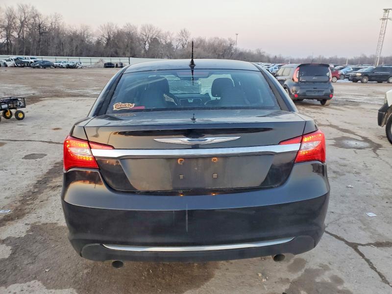 Photo 6 from auction – 2014 CHRYSLER 200 LIMITE with VIN 1C3CCBCG5EN172919