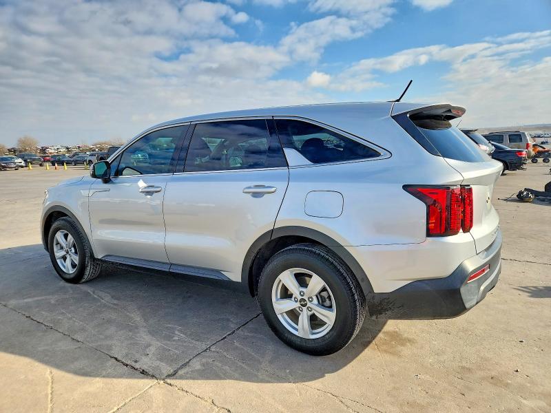 Photo 2 from auction – 2022 KIA SORENTO LX with VIN 5XYRG4LC9NG116332