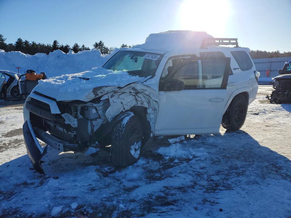 TOYOTA 4RUNNER SR 2019 with VIN JTEBU5JR8K5661509 - Photo from auction