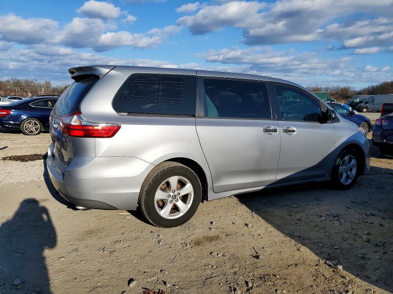 Photo 3 from auction – 2018 TOYOTA SIENNA with VIN 5TDZZ3DC3JS954677