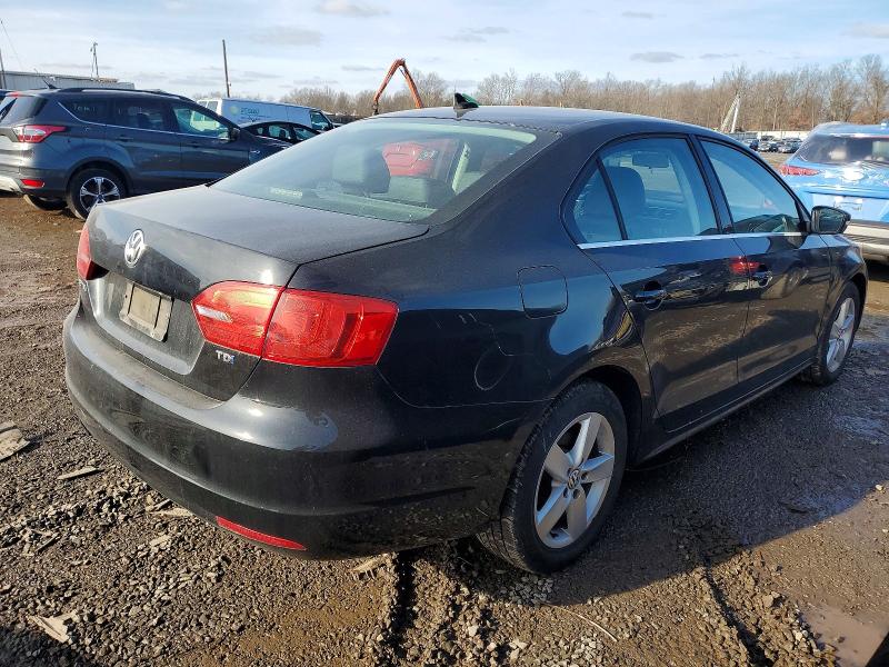 Photo 3 from auction – 2011 VOLKSWAGEN JETTA TDI with VIN 3VWLL7AJ7BM124090