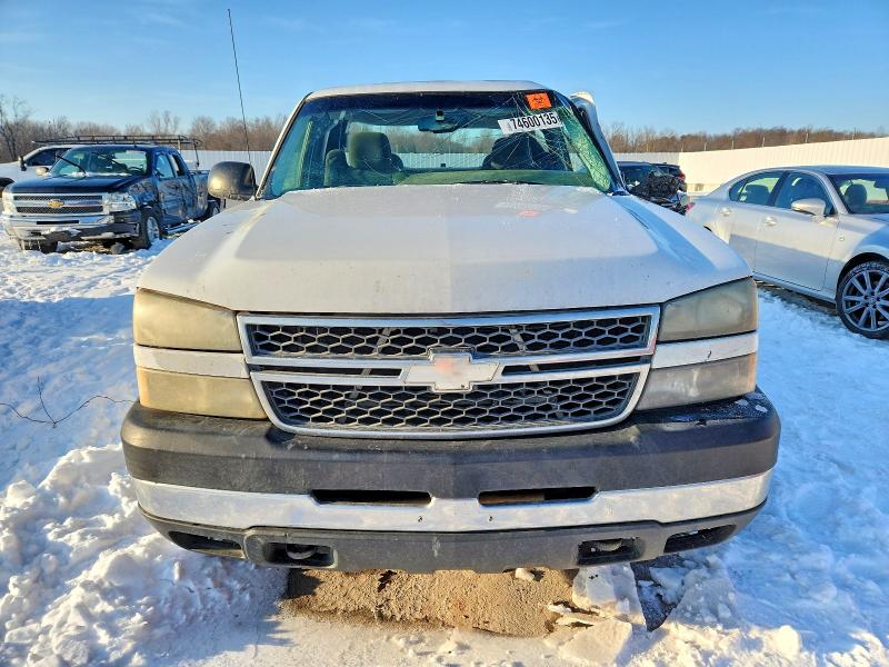 Photo 5 from auction – 2005 CHEVROLET SILVERADO with VIN 1GCHK29U75E273929
