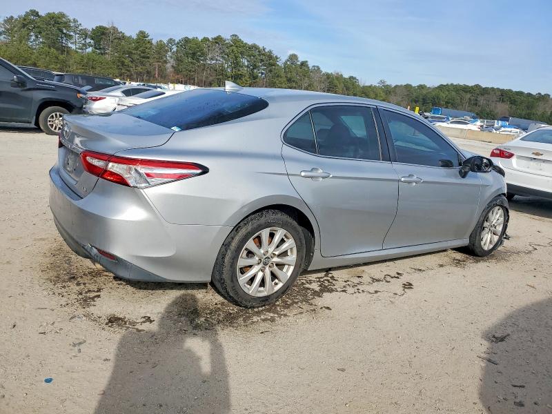 Photo 3 from auction – 2019 TOYOTA CAMRY with VIN 4T1B11HK5KU210845