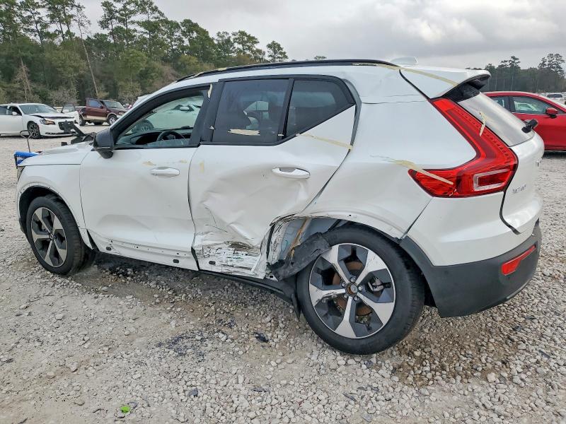 Photo 2 from auction – 2025 VOLVO XC40 with VIN YV4L12UC5S2609227