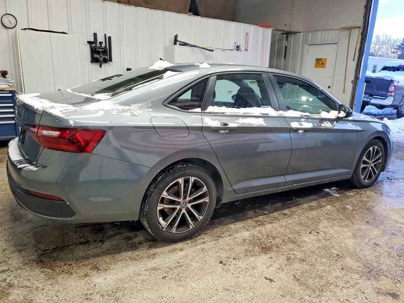 Photo 3 from auction – 2024 VOLKSWAGEN JETTA SPOR with VIN 3VWBM7BU3RM085218