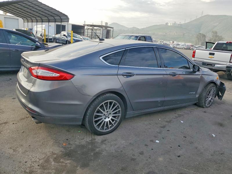 Photo 3 from auction – 2013 FORD FUSION with VIN 3FA6P0LU2DR219445