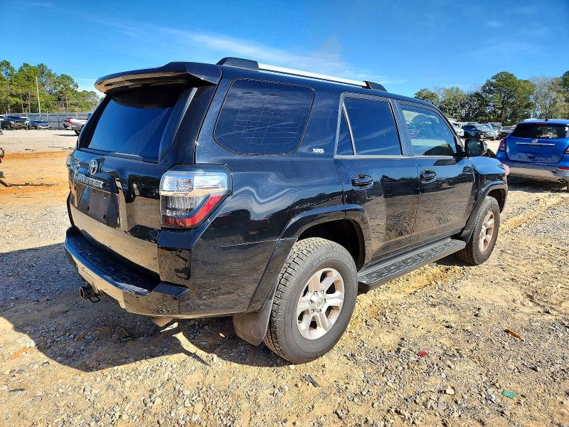 Photo 3 from auction – 2019 TOYOTA 4RUNNER SR with VIN JTEBU5JR4K5659093