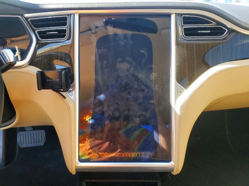 Photo 9 from auction – 2013 TESLA MODEL S with VIN 5YJSA1CG1DFP03716