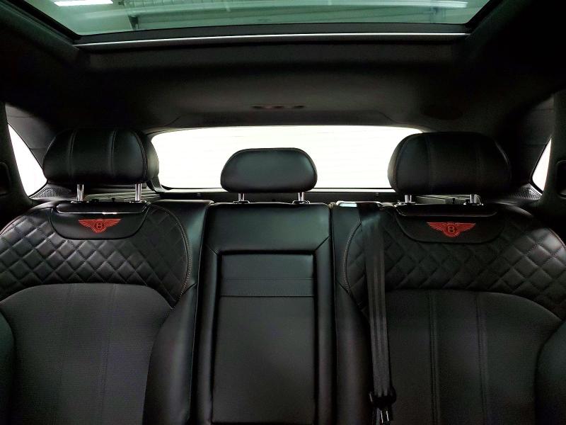 Photo 10 from auction – 2017 BENTLEY BENTAYGA with VIN SJAAC2ZV6HC015703