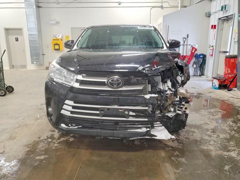Photo 5 from auction – 2018 TOYOTA HIGHLANDER with VIN 5TDBZRFH8JS827579