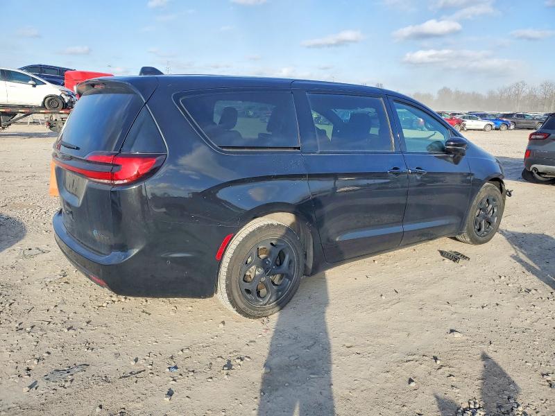 Photo 3 from auction – 2022 CHRYSLER PACIFICA H with VIN 2C4RC1S71NR136990