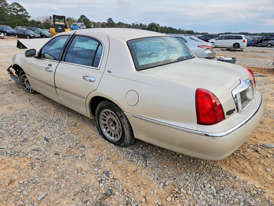 Photo 2 from auction – 2000 LINCOLN TOWN CAR with VIN 1LNHM83W2YY839324