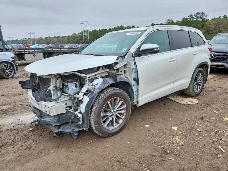 TOYOTA HIGHLANDER 2017 with VIN 5TDKZRFH8HS525624 - Photo from auction