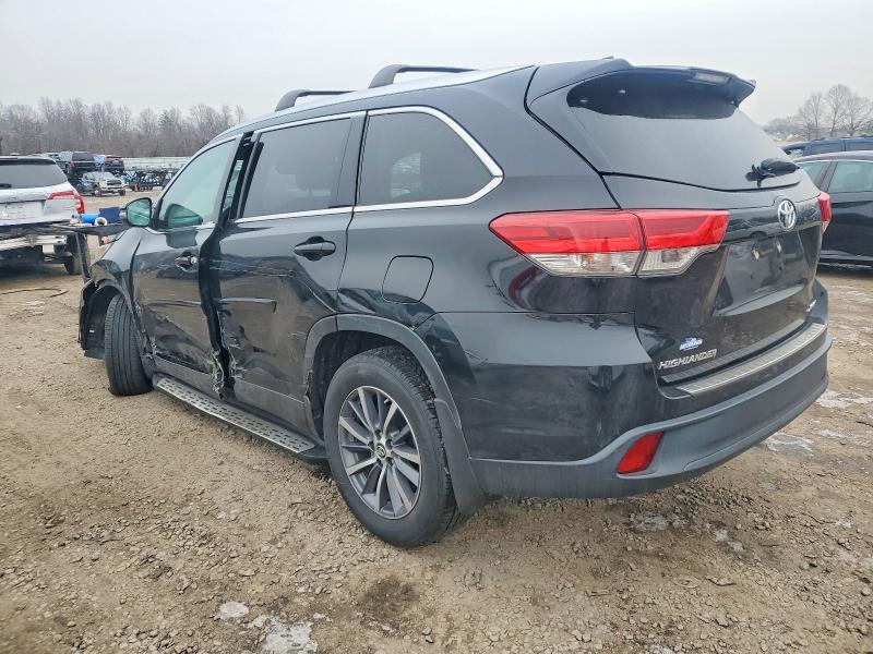Photo 2 from auction – 2019 TOYOTA HIGHLANDER with VIN 5TDJZRFH6KS721127