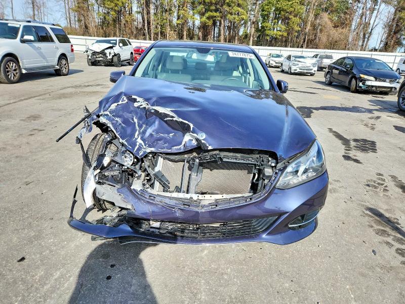 Photo 5 from auction – 2014 MERCEDES-BENZ E 250 BLUE with VIN WDDHF0EB2EB001440