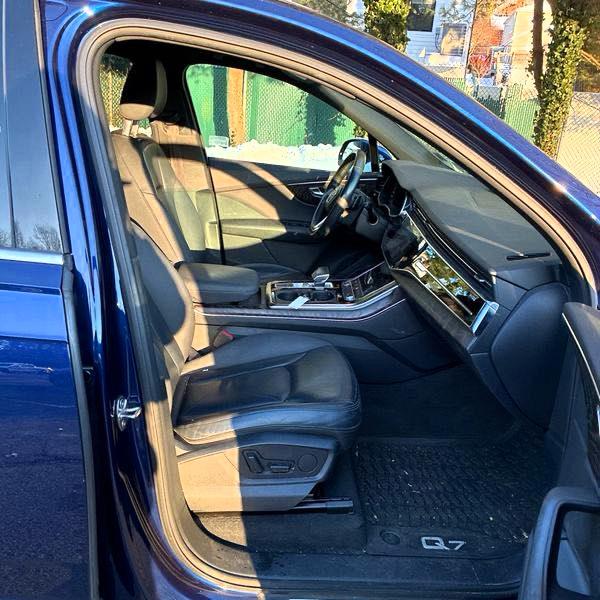 Photo 5 from auction – 2021 AUDI Q7 PREMIUM with VIN WA1AXAF70MD010157