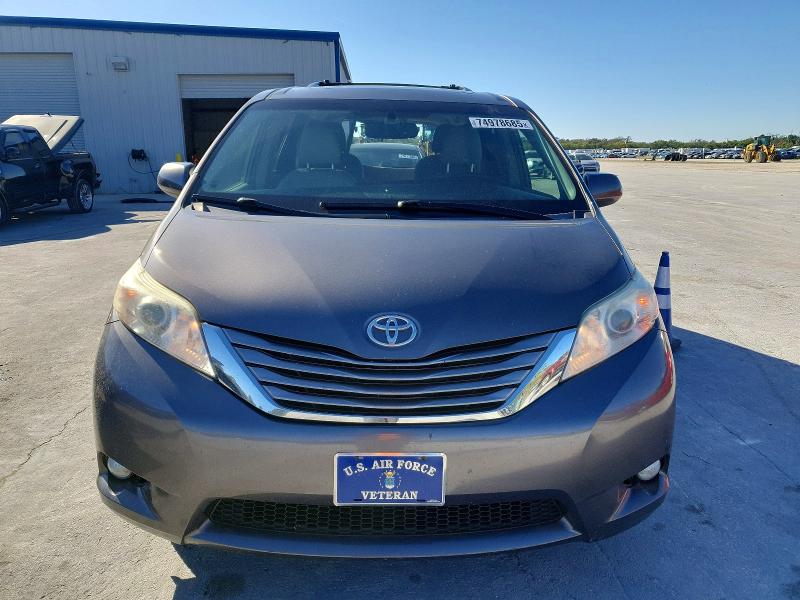 Photo 5 from auction – 2017 TOYOTA SIENNA XLE with VIN 5TDDZ3DC2HS158670