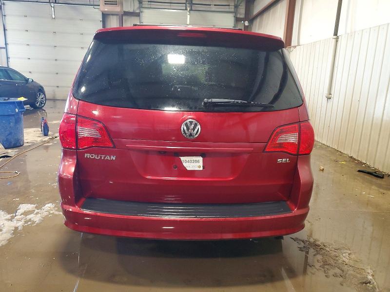 Photo 6 from auction – 2011 VOLKSWAGEN ROUTAN SEL with VIN 2V4RW5DG2BR669668