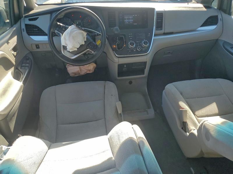 Photo 8 from auction – 2017 TOYOTA SIENNA with VIN 5TDZZ3DC4HS778944