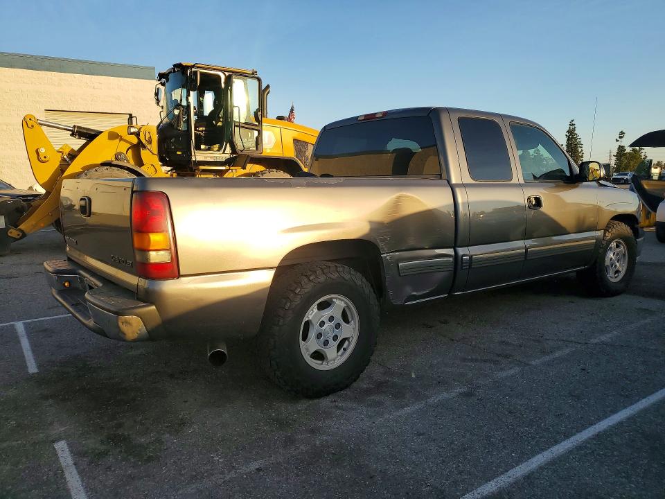 Photo 3 from auction – 2002 CHEVROLET SILVERADO with VIN 2GCEC19T821185891