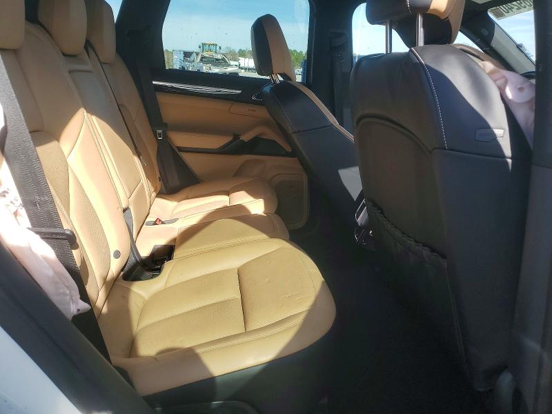 Photo 11 from auction – 2018 PORSCHE CAYENNE S with VIN WP1AB2A26JLA60891