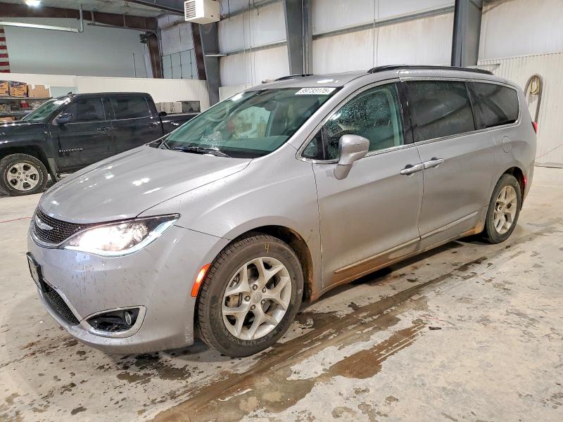 CHRYSLER PACIFICA 2017 with VIN 2C4RC1BG5HR512983 - Photo from auction