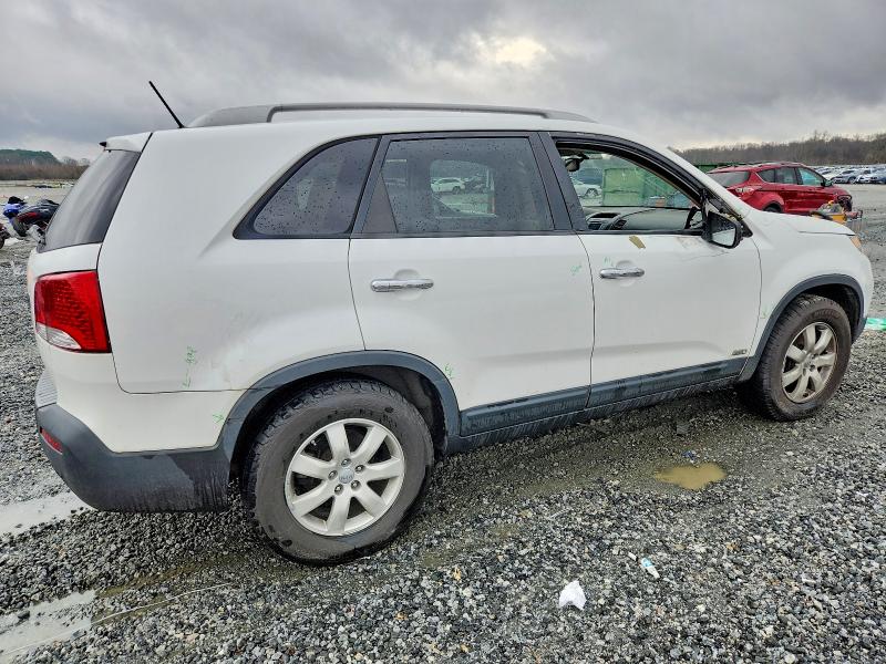 Photo 3 from auction – 2013 KIA SORENTO LX with VIN 5XYKTCA68DG407312