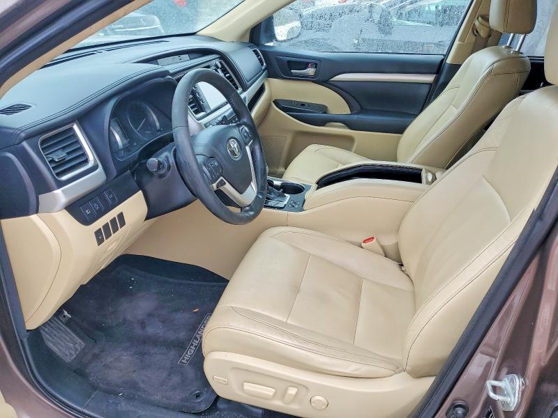 Photo 7 from auction – 2017 TOYOTA HIGHLANDER with VIN 5TDJZRFH2HS449149