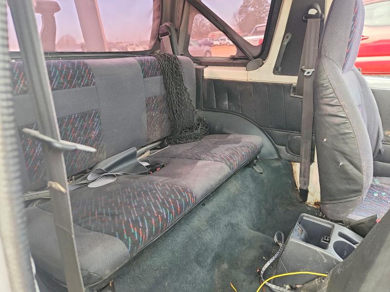 Photo 10 from auction – 1995 GEO TRACKER with VIN 2CNBJ1863S6910753