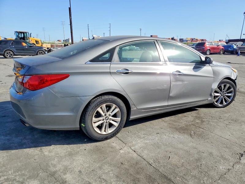 Фото 3 с аукциона – 2013 HYUNDAI SONATA с VIN 5NPEC4AC4DH578530