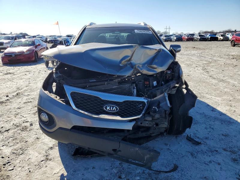 Photo 5 from auction – 2013 KIA SORENTO LX with VIN 5XYKT3A64DG359467