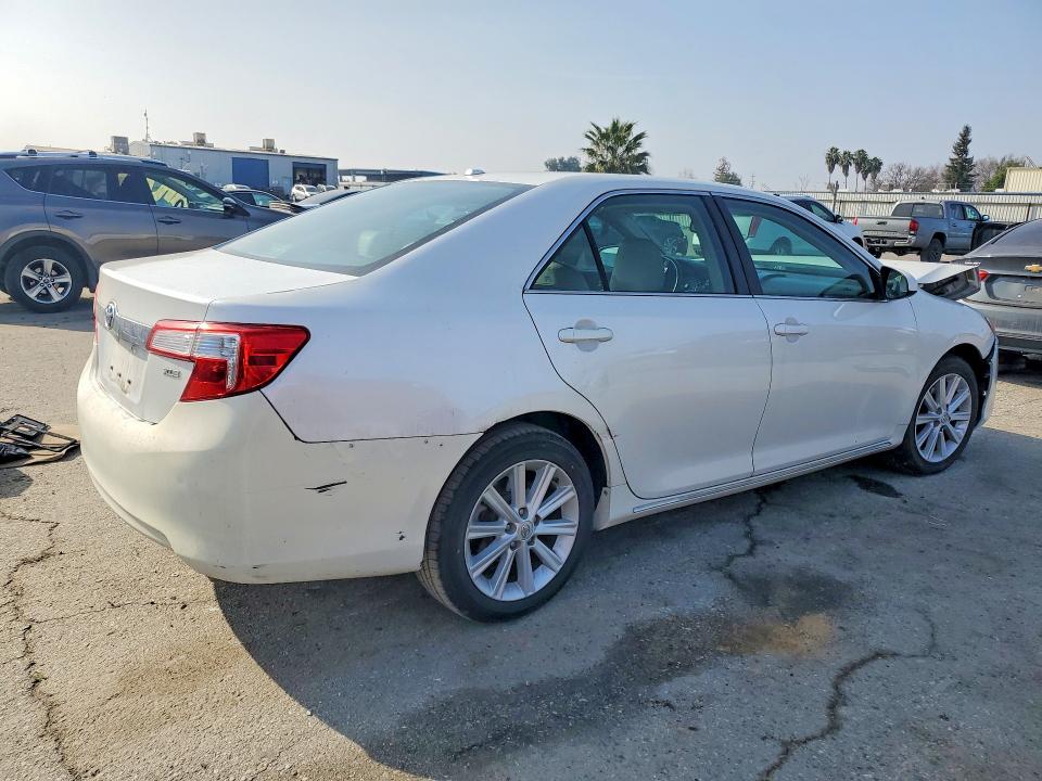 Photo 3 from auction – 2014 TOYOTA CAMRY with VIN 4T1BK1FK5EU027028