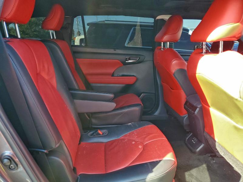 Photo 11 from auction – 2021 TOYOTA HIGHLANDER with VIN 5TDLZRAH1MS062358