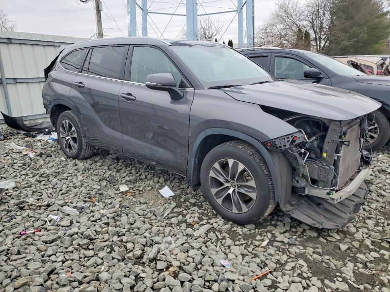 Photo 4 from auction – 2022 TOYOTA HIGHLANDER with VIN 5TDHZRBH5NS577241