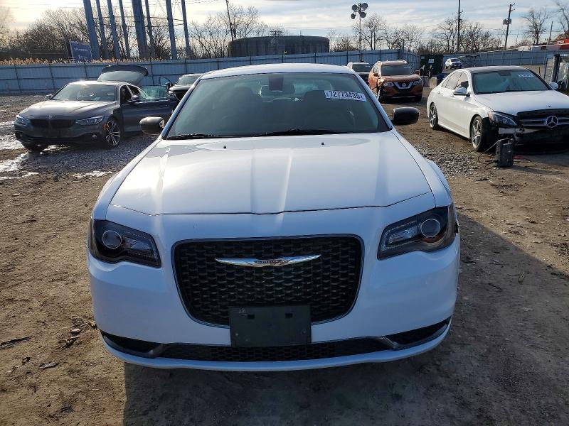 Photo 5 from auction – 2018 CHRYSLER 300 TOURIN with VIN 2C3CCAAG2JH340354