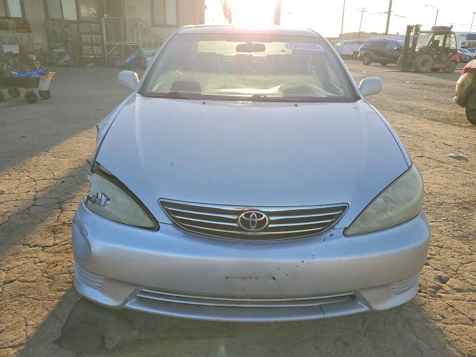 Photo 5 from auction – 2005 TOYOTA CAMRY with VIN 4T1BE32K25U051019