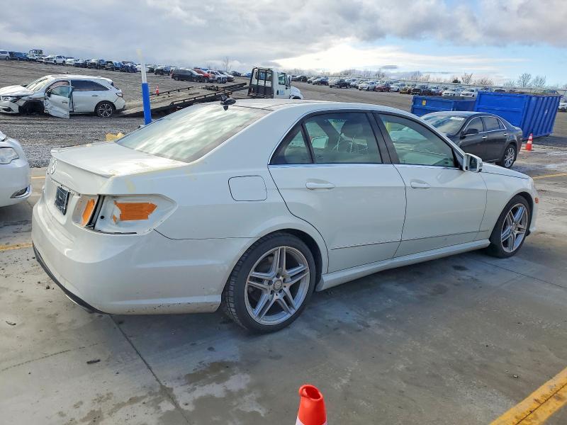 Photo 3 from auction – 2011 MERCEDES-BENZ E 350 with VIN WDDHF5GB9BA413429