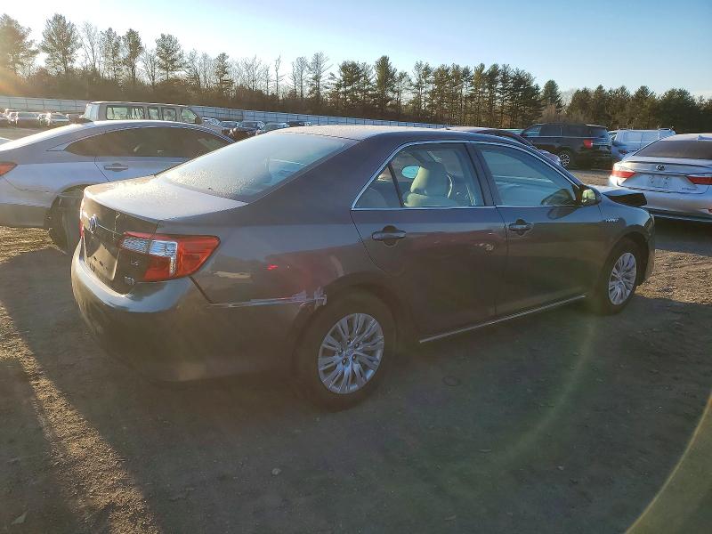 Photo 3 from auction – 2014 TOYOTA CAMRY HYBR with VIN 4T1BD1FK2EU106053