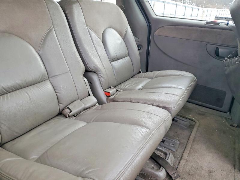 Photo 11 from auction – 2003 CHRYSLER TOWN & COU with VIN 2C8GP64LX3R248136
