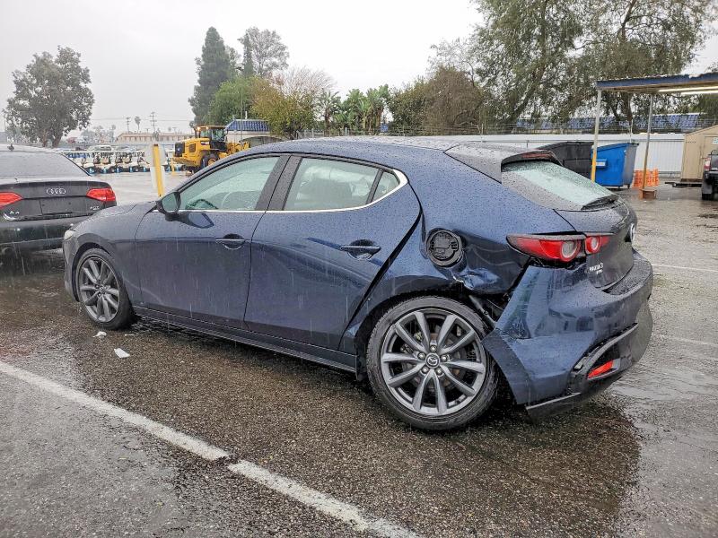 Photo 2 from auction – 2019 MAZDA 3 with VIN JM1BPBJM3K1124813