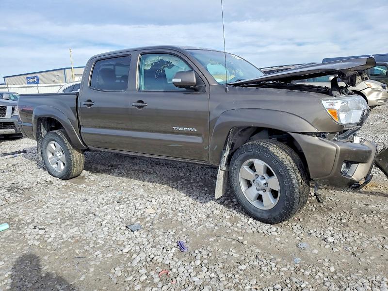 Photo 4 from auction – 2015 TOYOTA TACOMA DOU with VIN 3TMLU4EN7FM198787