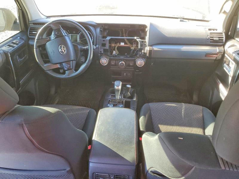 Photo 8 from auction – 2019 TOYOTA 4RUNNER SR with VIN JTEBU5JR9K5615249