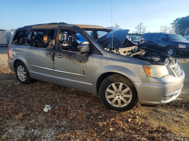 Photo 4 from auction – 2014 CHRYSLER TOWN & COU with VIN 2C4RC1BG1ER445083