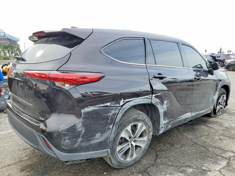 Photo 3 from auction – 2021 TOYOTA HIGHLANDER with VIN 5TDGZRAH2MS041830