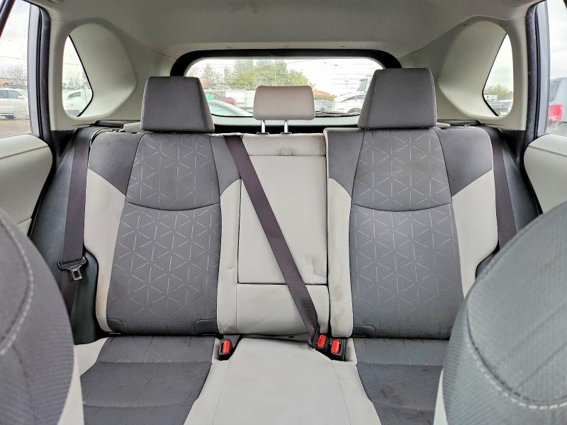 Photo 10 from auction – 2019 TOYOTA RAV4 XLE with VIN JTMP1RFV8KD503306