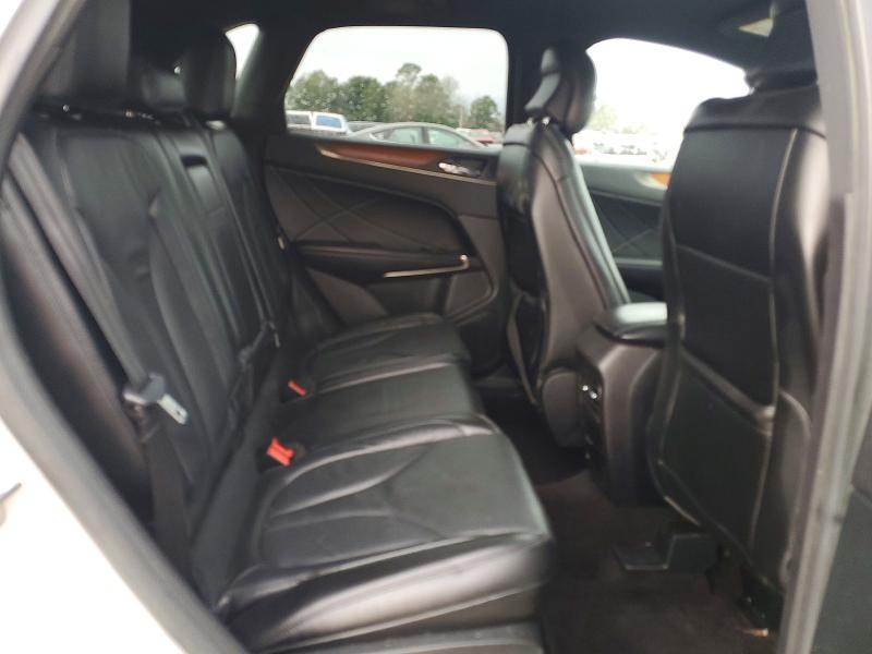 Photo 11 from auction – 2017 LINCOLN MKC RESERV with VIN 5LMCJ3C9XHUL11065