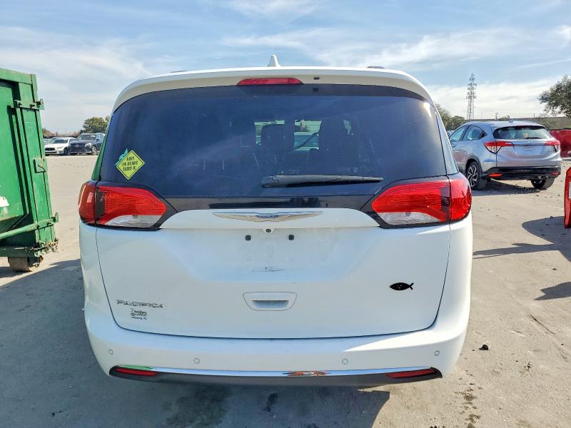 Photo 6 from auction – 2017 CHRYSLER PACIFICA with VIN 2C4RC1EG7HR669457