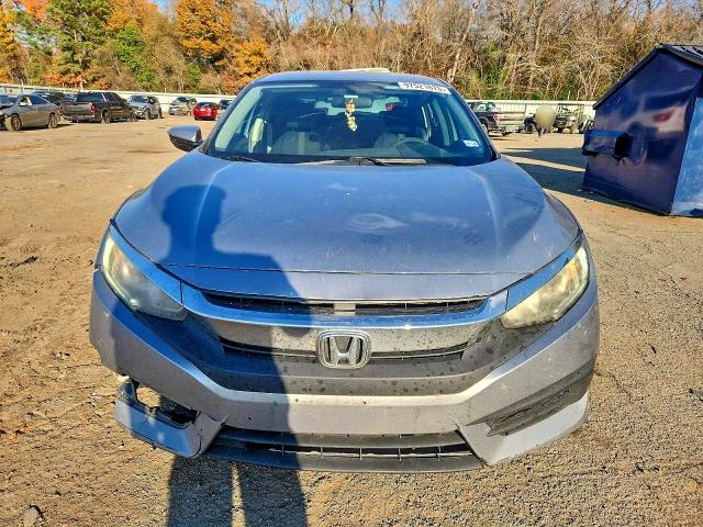 Photo 5 from auction – 2017 HONDA CIVIC LX with VIN 19XFC2F53HE031696