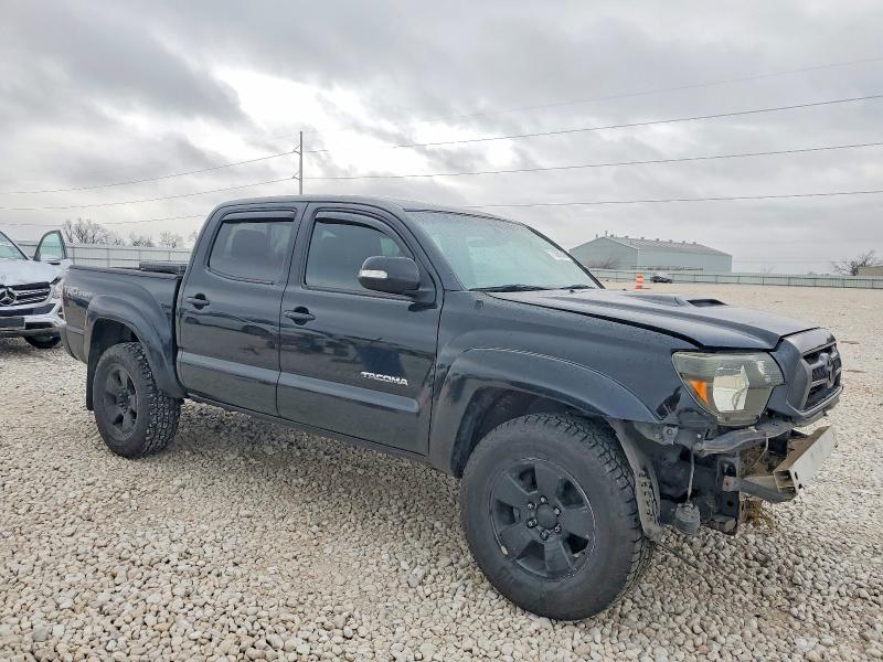 Photo 4 from auction – 2015 TOYOTA TACOMA DOU with VIN 3TMLU4EN4FM205999
