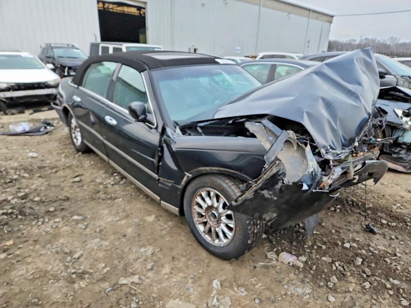 Photo 4 from auction – 2002 LINCOLN TOWN CAR with VIN 1LNHM82WX2Y628445